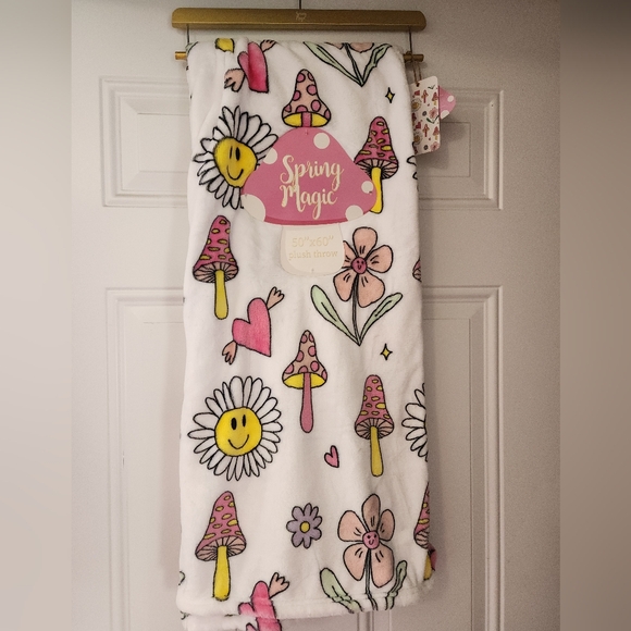 NWT Adorable ๐ Mushroom with ๐ flowers soft Blanket ! - Picture 1 of 7